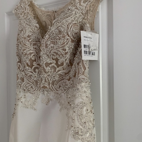 New Maggie Sottero Janelle Bridal Gown, Wedding 8 - Picture 8 of 9